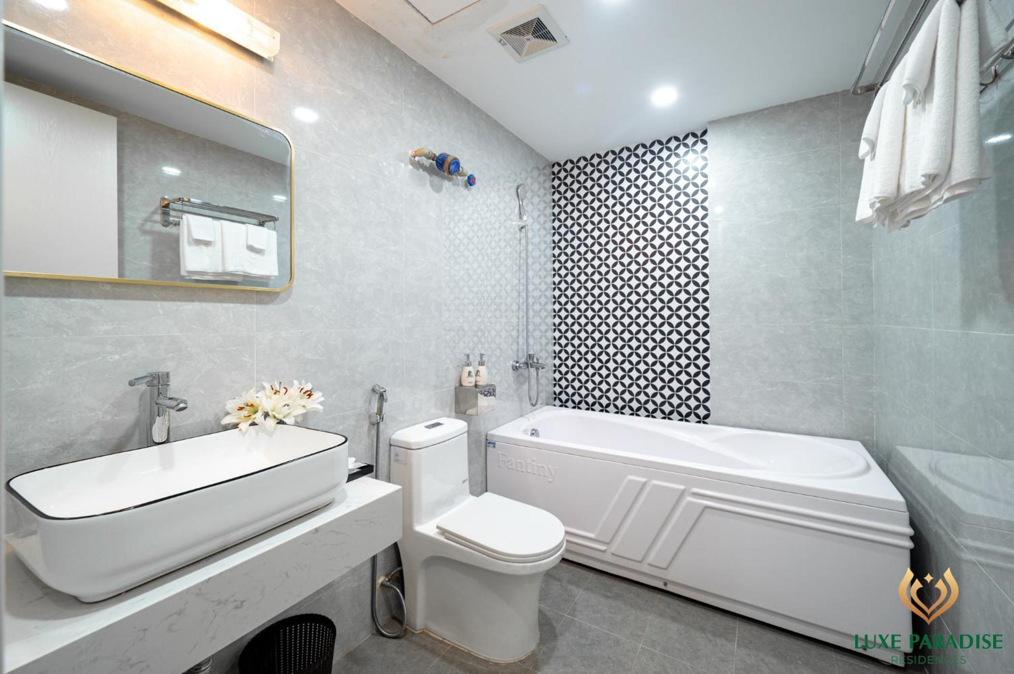 Luxe Paradise Residence 76 To Ngoc Van 河内 外观 照片