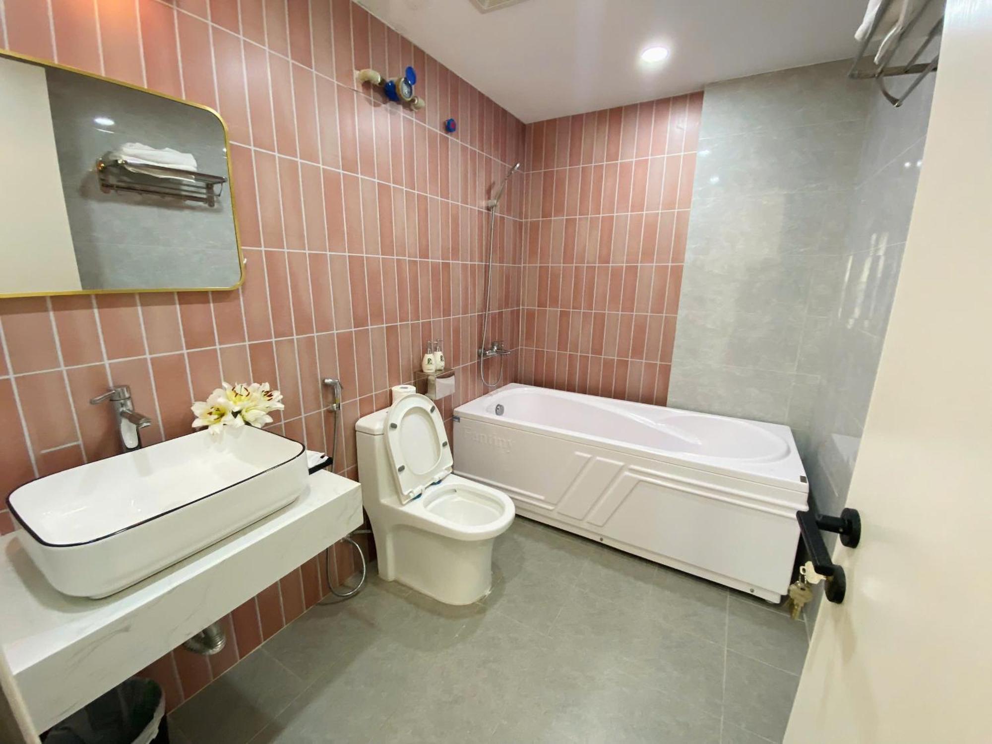Luxe Paradise Residence 76 To Ngoc Van 河内 外观 照片